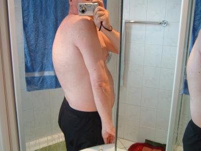 rechts im Seitenspiegel ist die Krümmung auch noch mal
<br />gut zu sehen !