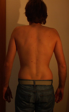 von hinten, arme Unten