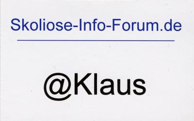 Visitenkartengrösse 85x54 mm eingesteckt in 90x55 Plastikhülle
<br />Schriftart: Arial
<br />Schriftgrösse/Farbe:
<br />Skoliose-Info-Forum.de  20 (dunkelblau)
<br />Nick Name:  je nach Länge (Klaus=36)  (Schwarz)