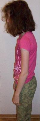 Typische Haltung von Dani ohne Korsett!