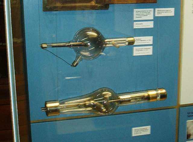 So sahen die ersten Röntgen-Röhren aus