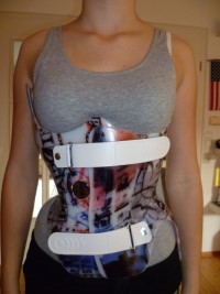 Sanni, das Korsett für tagsüber.