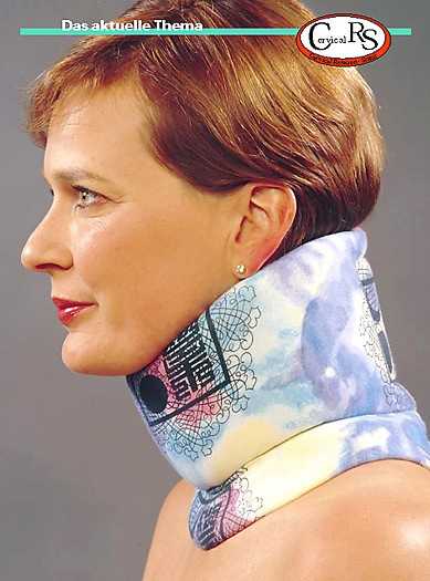 Die Dame auf dem Bild macht darin eher eine hohe Kyphose!
<br />Der Schwerpunkt des Kopfes ist VOR dem Körper!